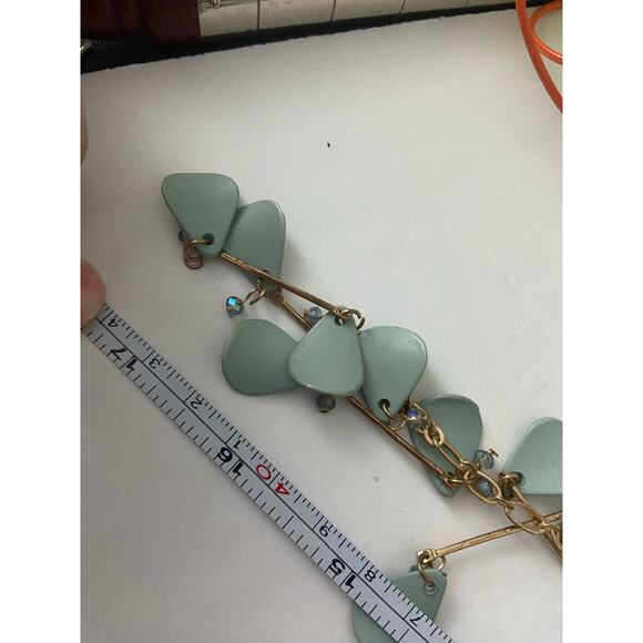 Vintage mint green y drop necklace, gold tone - Picture 5 of 5